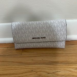 Micheal Kors tri fold wallet